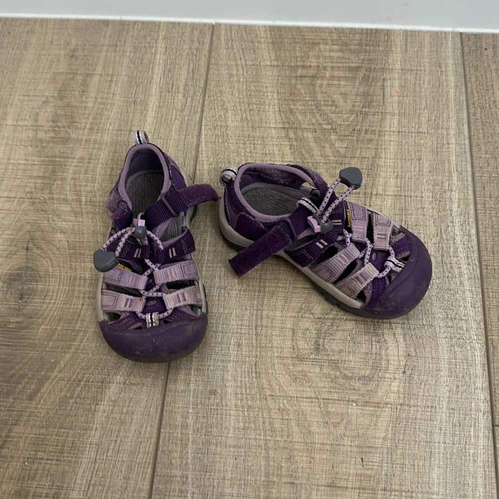 Little Kid Size 9 Keen Water Sandals
